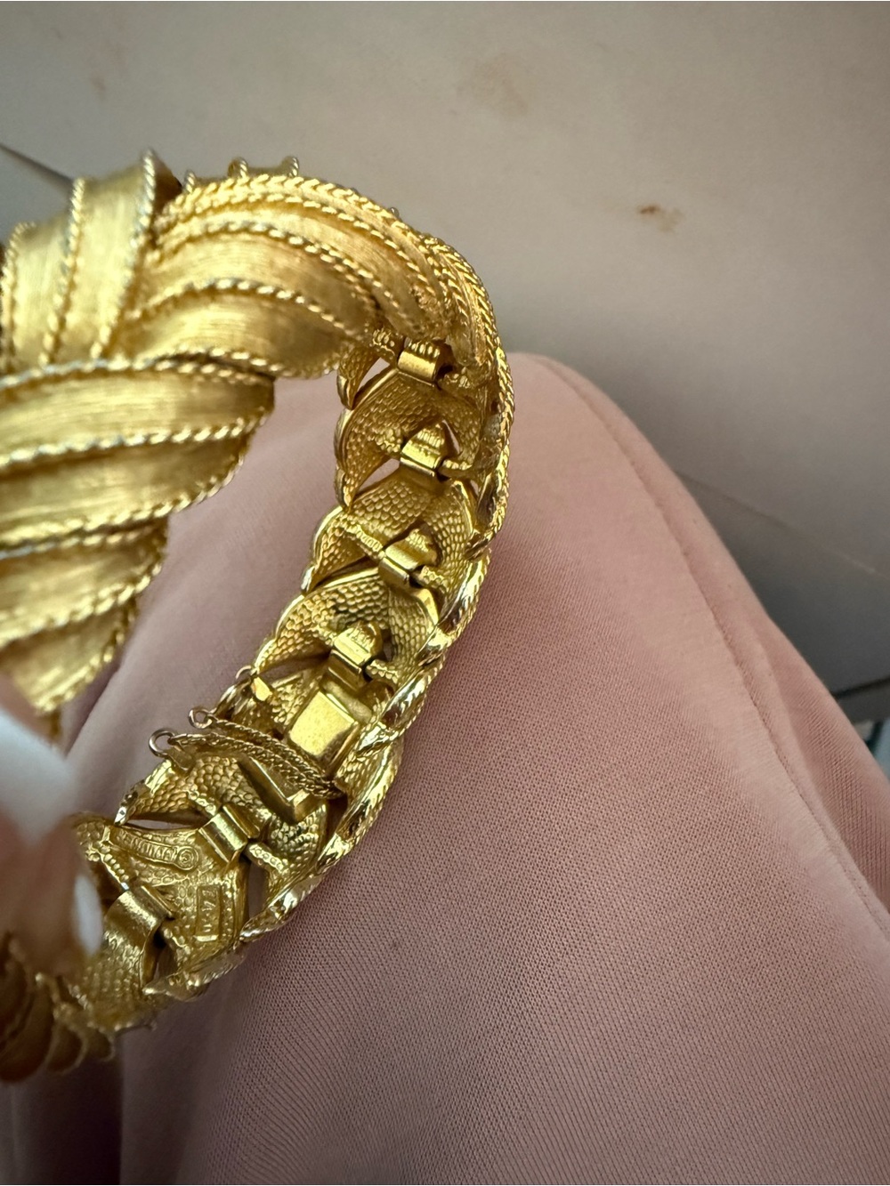 Vintage Boucher Leaf Gold Tone Bracelet and Statement Clip-On Earrings - Picture 12 of 13